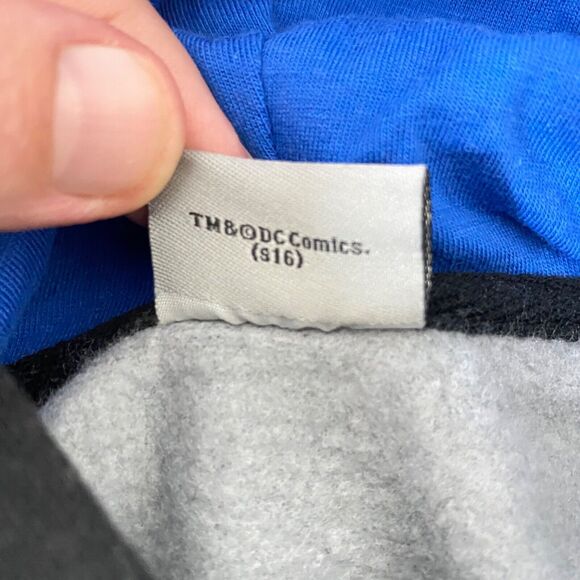 Boys Size 4 to 5 Batman Hoodie With Cape DC Comics Grey and Yellow Long Sleeve - Picture 8 of 11